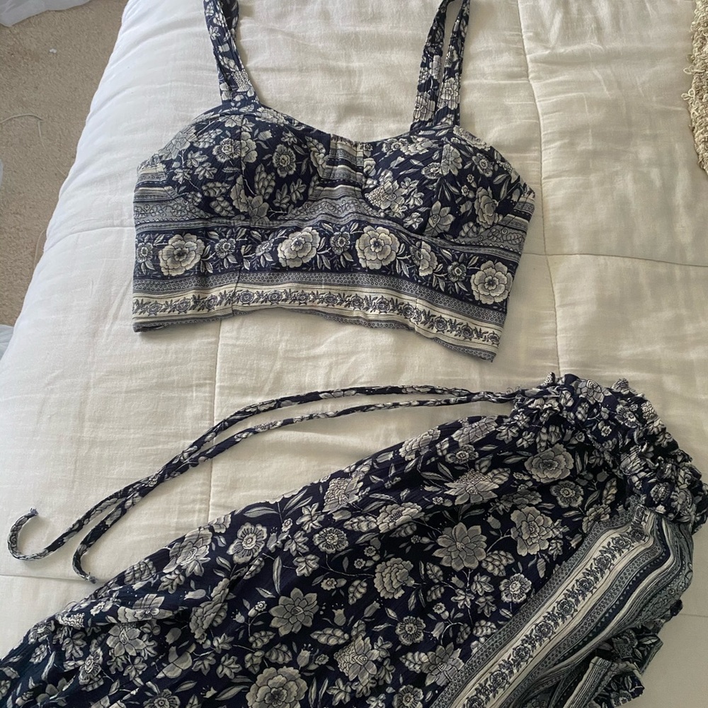 Two piece set - Picture 2 of 4